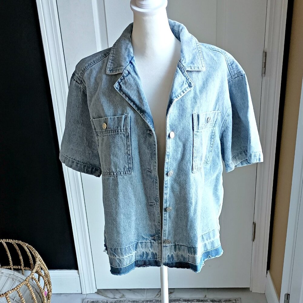 NEW! DISTRESSED RAW HEM DENIM SHIRT SZ M